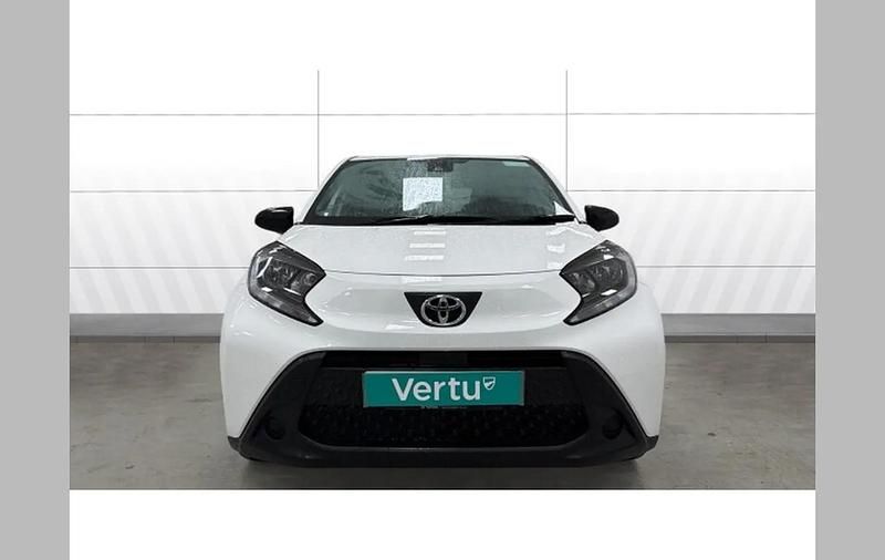 Used Toyota Aygo X PURE 72 HP (52 kW) 2024 White SUV