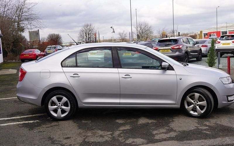 Used Skoda Rapid SE 105 HP (77 kW) 2015 Hatchback