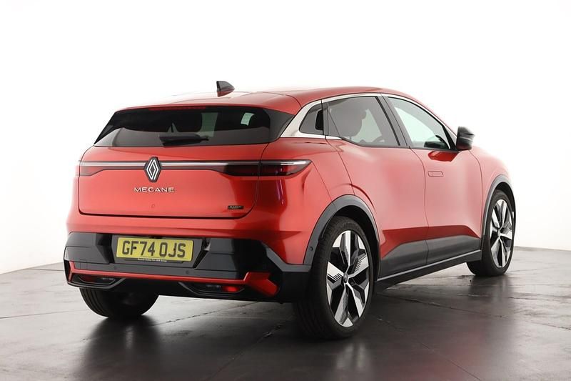 Begagnad Renault Megane E-Tech Komfort 160 kW (218 HK) 2024 Röd Halvkombi