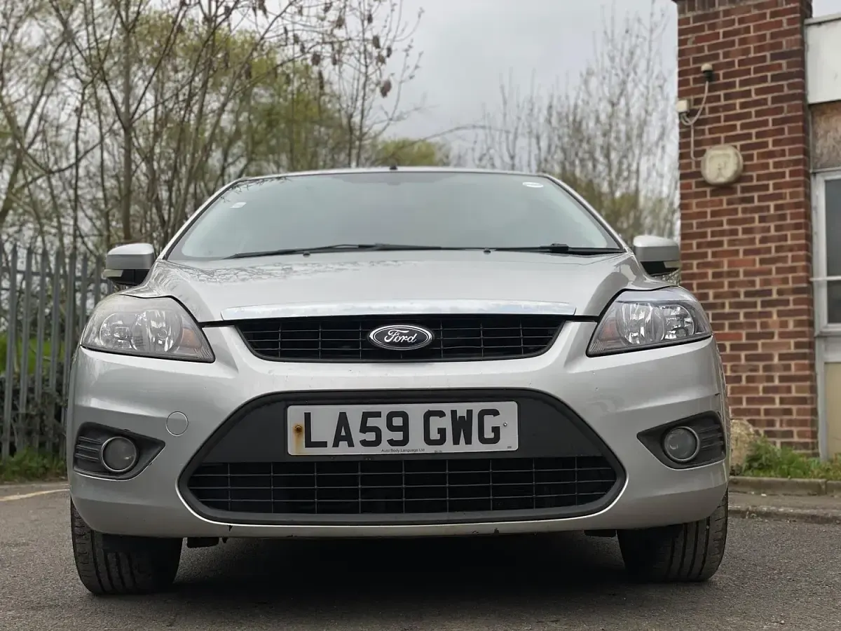 Used Ford Focus Zetec 99 HP (72 kW) 2010 Silver Hatchback