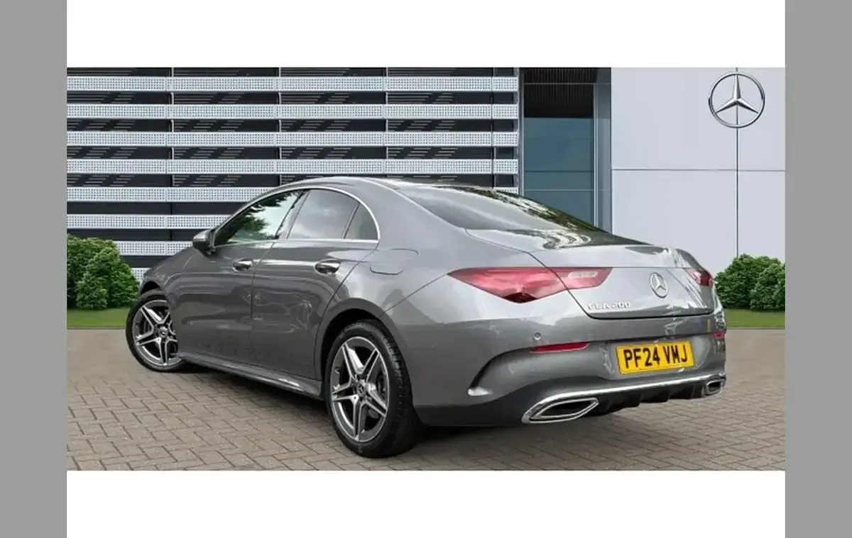 Usado Mercedes CLA200 Executive 161 HP (118 kW) 2024 Cinzento Coupé