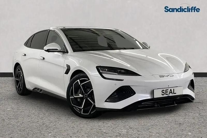 Metallic polar white New 2025 BYD Seal Sedan | £35,999 (Super price) - Image 1/4