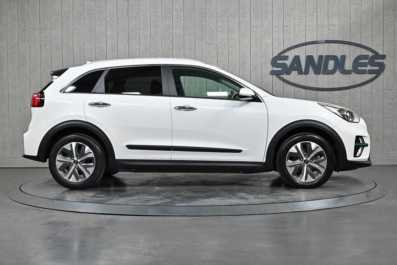Used Kia Niro 2021 White SUV
