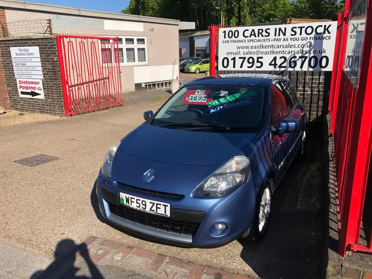 Usado Renault Clio II Initiale 111 HP (81 kW) 2009 Azul Citadino