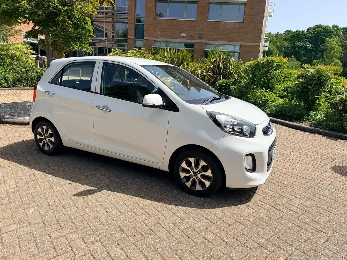 Used Kia Picanto 84 HP (61 kW) 2016 White Hatchback