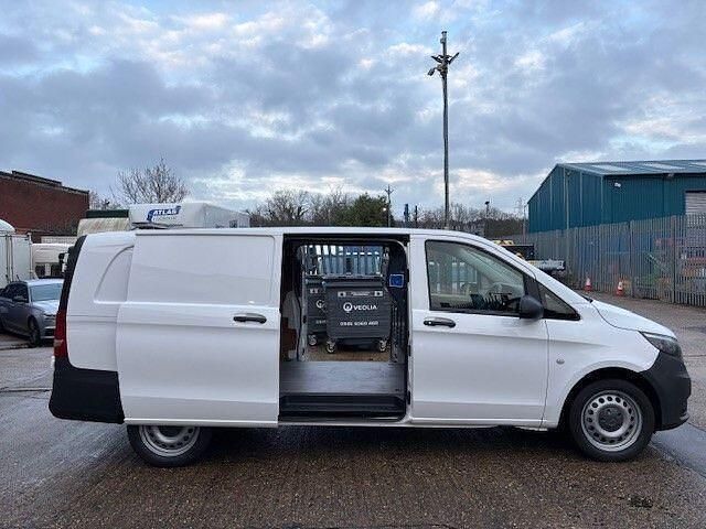 Used Mercedes Vito Progressive 161 HP (118 kW) 2021 White Van