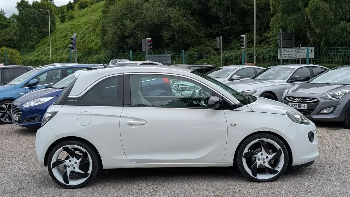 Used Vauxhall Adam Edition 87 HP (63 kW) 2014 White Hatchback