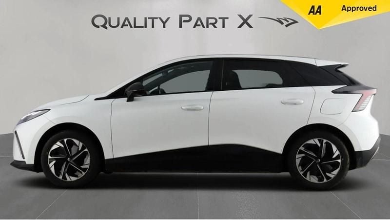 Used MG MG4 EV Trophy 2022 White Hatchback
