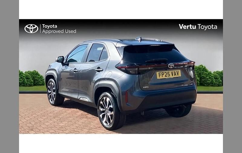 Used Toyota Yaris Cross Design 113 HP (83 kW) 2025 Grey SUV