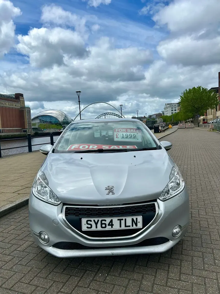 Used Peugeot 208 Active 82 HP (60 kW) 2014 Silver Hatchback