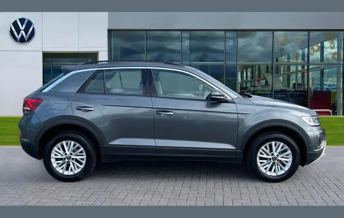 Used VW T-Roc Life 150 HP (110 kW) 2024 Grey SUV