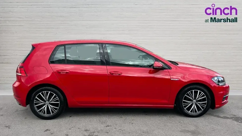 Used VW Golf VII SE 130 HP (95 kW) 2018 Tornado red