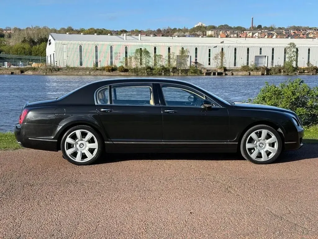 Used Bentley Continental Flying Spur 560 HP (411 kW) 2006 Black Sedan