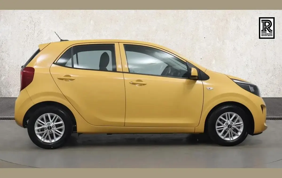 Used Kia Picanto 65 HP (47 kW) 2024 Yellow Hatchback