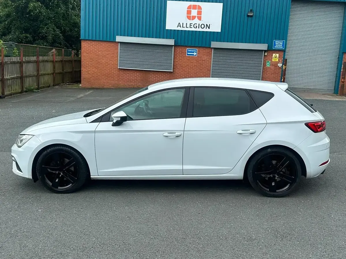 Used Seat Leon FR 150 HP (110 kW) 2017 White Hatchback
