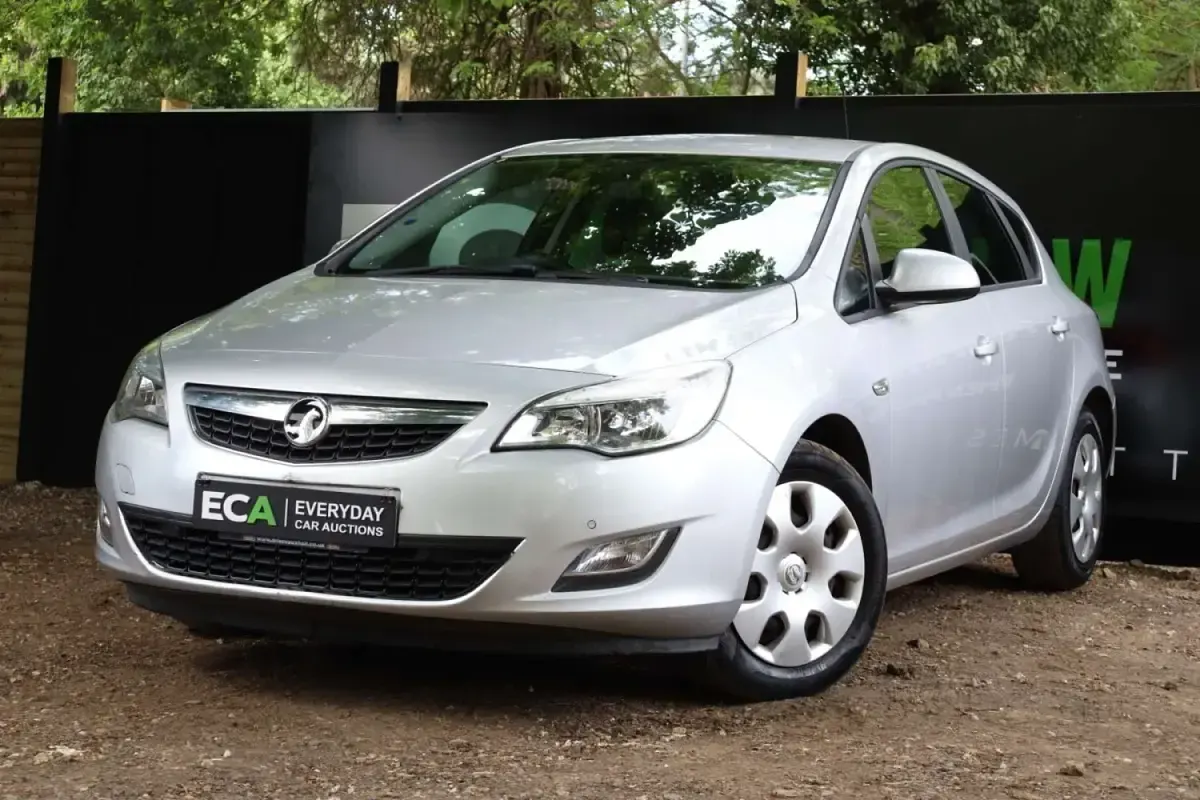 Gebraucht Vauxhall Astra 2011 Silber Kleinwagen