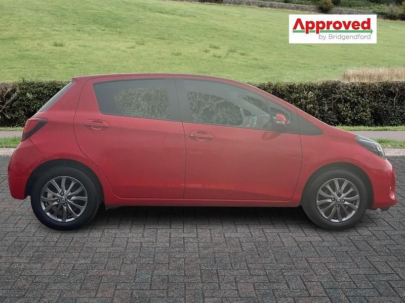 Used Toyota Yaris 2017 Red Hatchback