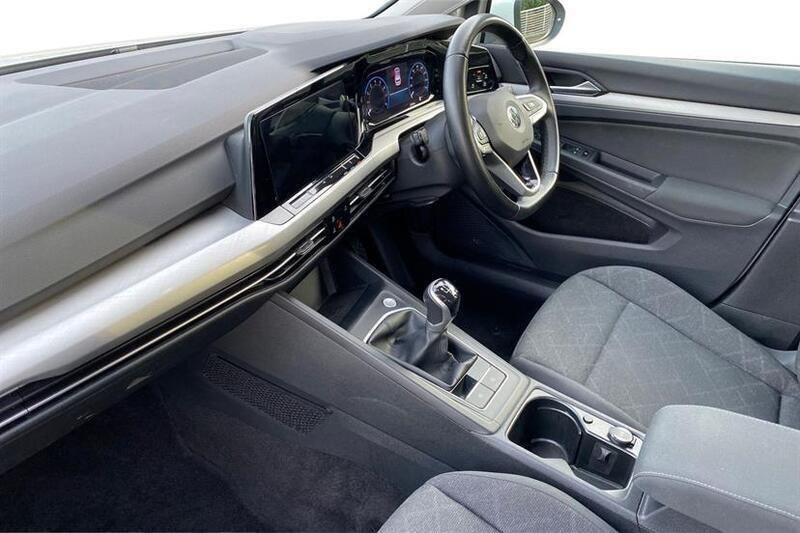 Used VW Golf VIII Life 130 HP (95 kW) 2021 Pure white Hatchback