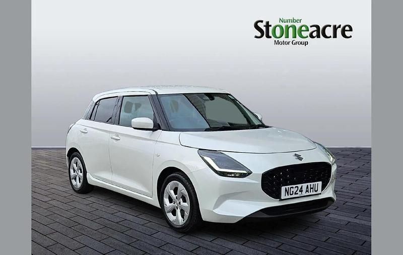 Used Suzuki Swift 80 HP (58 kW) 2024 White Hatchback