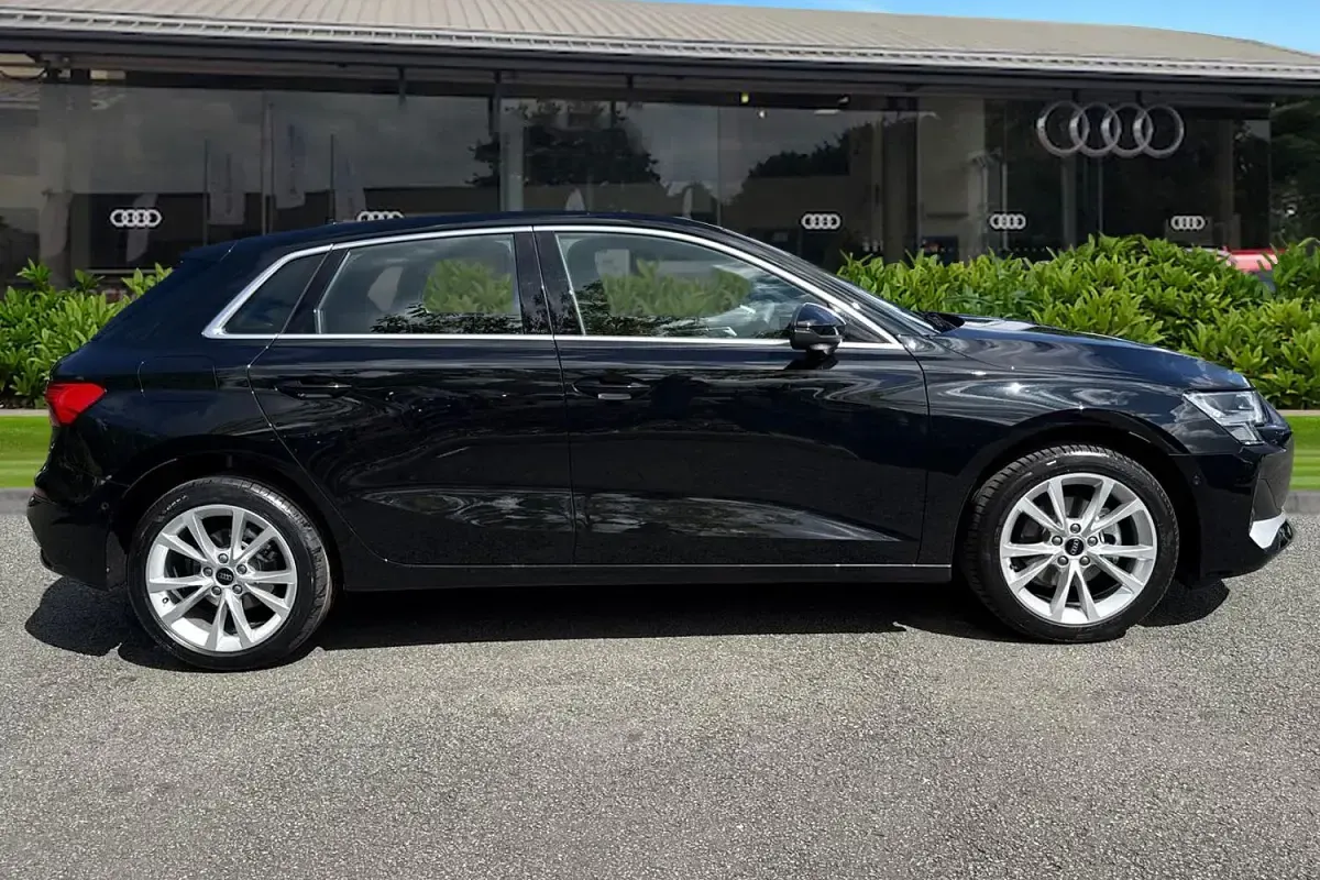 Begagnad Audi A3 Sport 116 HK (85 kW) 2025 Svart Halvkombi
