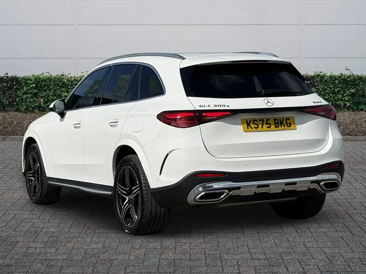 Used Mercedes GLC300e AMG line 313 HP (230 kW) 2025 White SUV