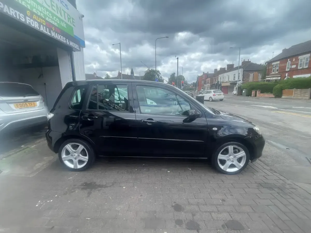 Used Mazda 2 80 HP (58 kW) 2007 Black Hatchback
