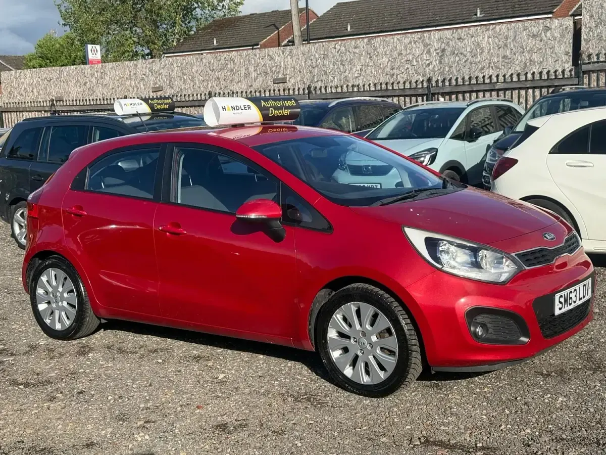 Used Kia Rio 85 HP (62 kW) 2014 Red Hatchback
