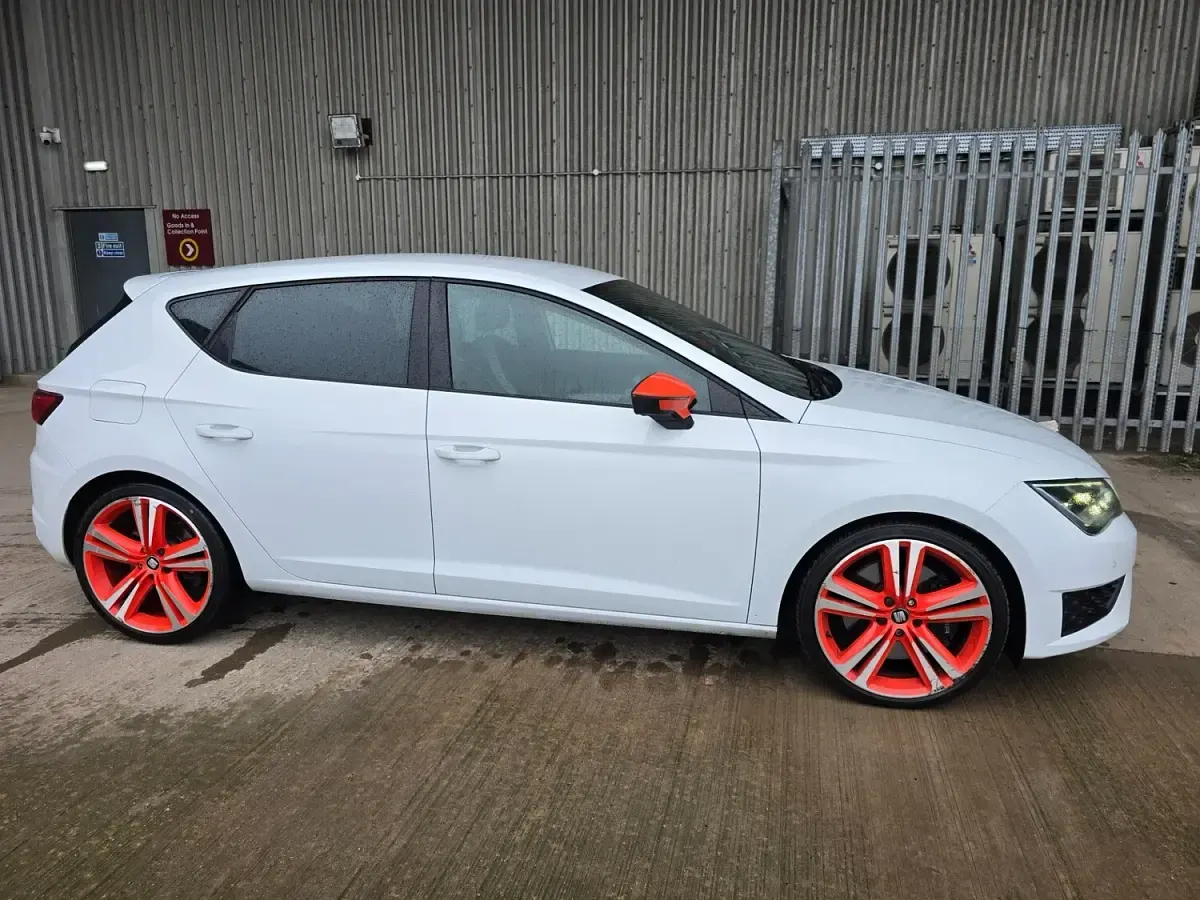 Used Seat Leon Cupra 290 290 HP (213 kW) 2016 White Hatchback