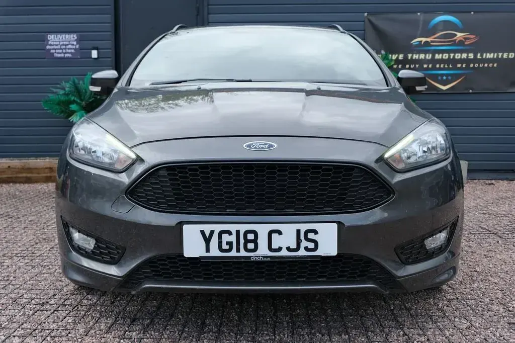 Used Ford Focus ST-Line 140 HP (102 kW) 2018 Grey Estate