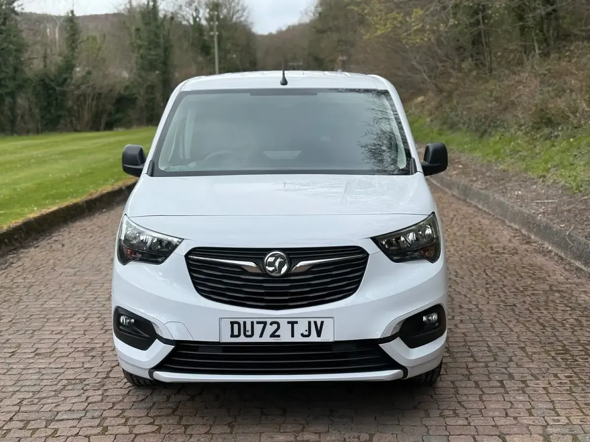 Used Vauxhall Combo Sportive 100 HP (73 kW) 2022 White MPV