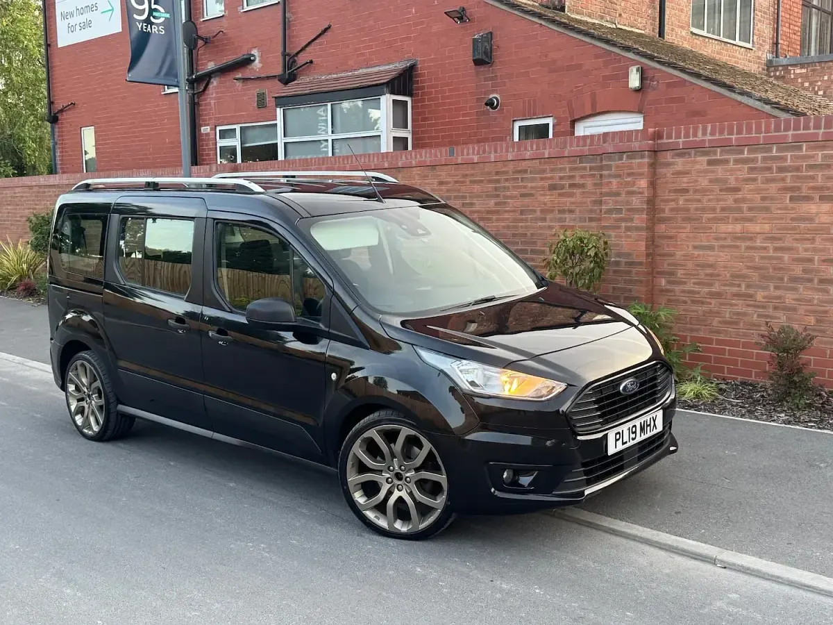 Used Ford Grand Tourneo Connect Zetec 120 HP (88 kW) 2019 Black MPV