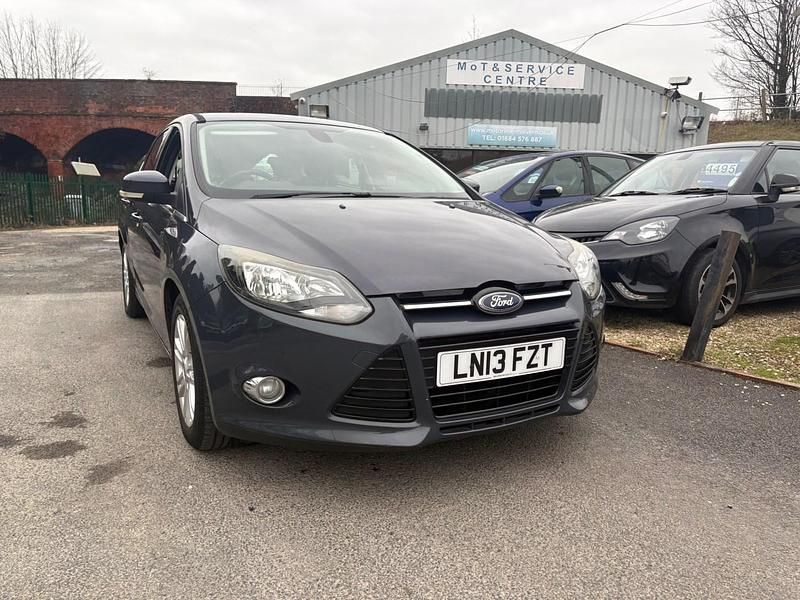 Used Ford Focus Titanium 125 HP (91 kW) 2013 Grey Hatchback