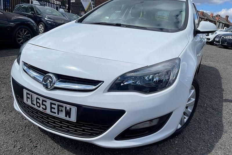 White Used 2016 Vauxhall Astra S Estate | £5,295 (Super price) - Image 1/1