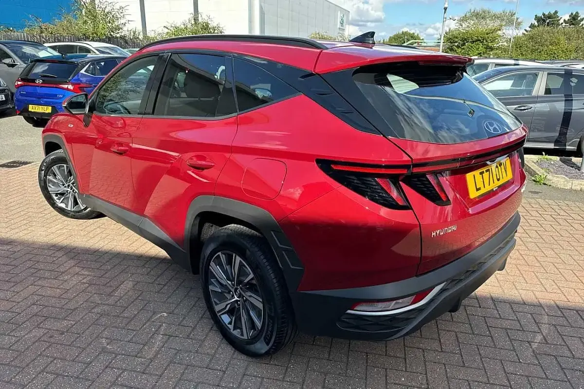 Used Hyundai Tucson SE 150 HP (110 kW) 2021 Red SUV