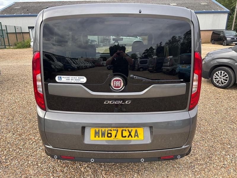 Used Fiat Doblò 120 HP (88 kW) 2018 Grey MPV