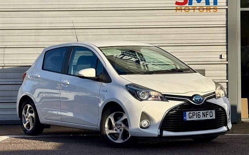 Used Toyota Yaris Hybrid 101 HP (74 kW) 2016 Hatchback