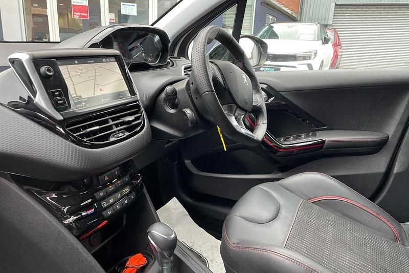 Used Peugeot 208 GT-line 108 HP (79 kW) 2019 White Hatchback