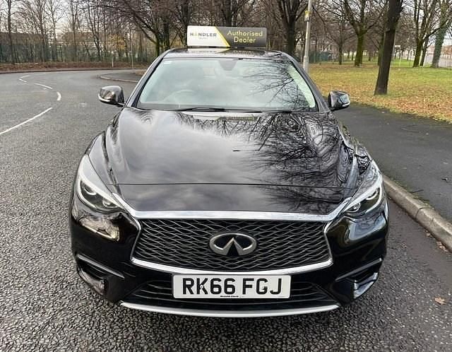 Used Infiniti Q30 Business Executive 109 HP (80 kW) 2016 Black Hatchback