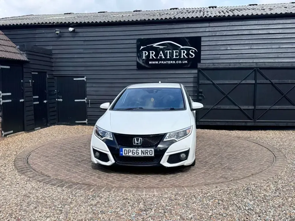 Used Honda Civic Sport 100 HP (73 kW) 2016 White Hatchback