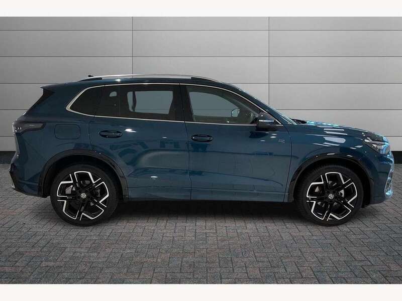 Used VW Tiguan R-line 148 HP (108 kW) 2024 Blue SUV