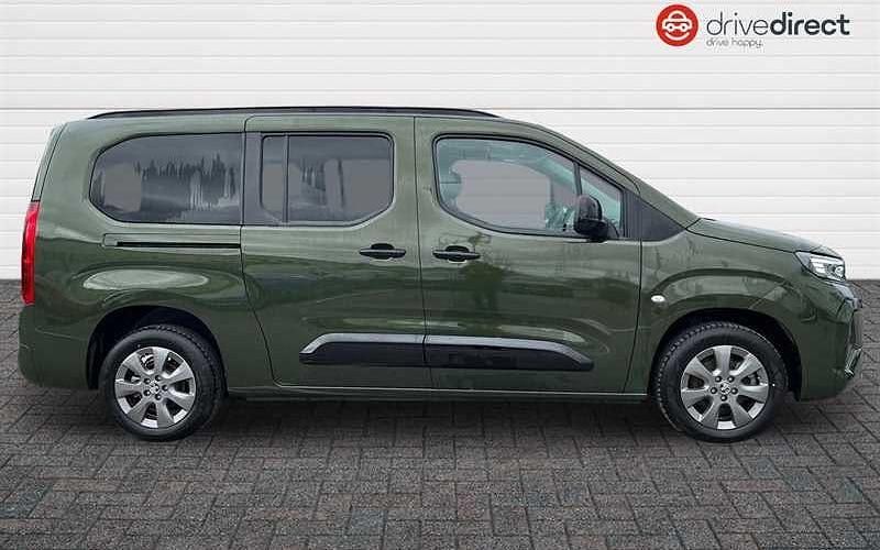 Used Vauxhall Combo Ultimate 100 kW (136 HP) 2025 Green MPV
