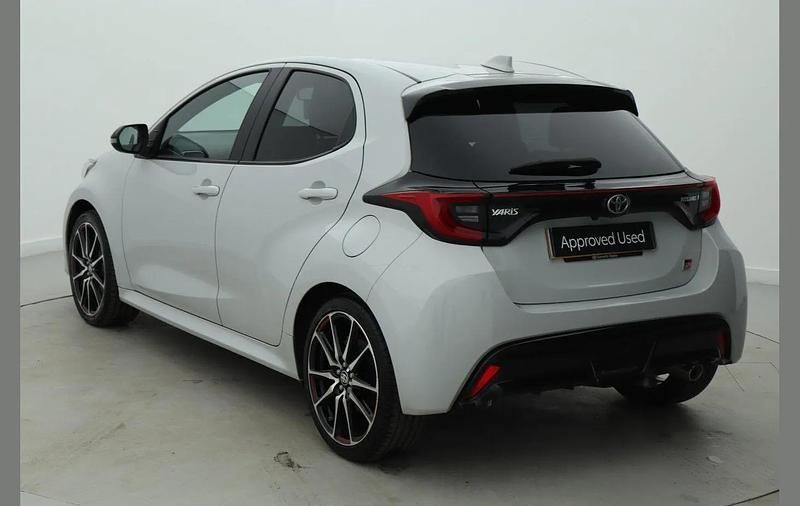 Used Toyota Yaris Hybrid Sport 113 HP (83 kW) 2022 Grey Hatchback