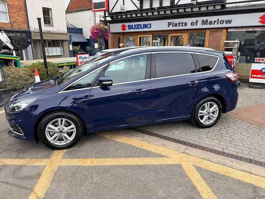 Used Ford S-MAX Titanium 190 HP (139 kW) 2023 Blue MPV