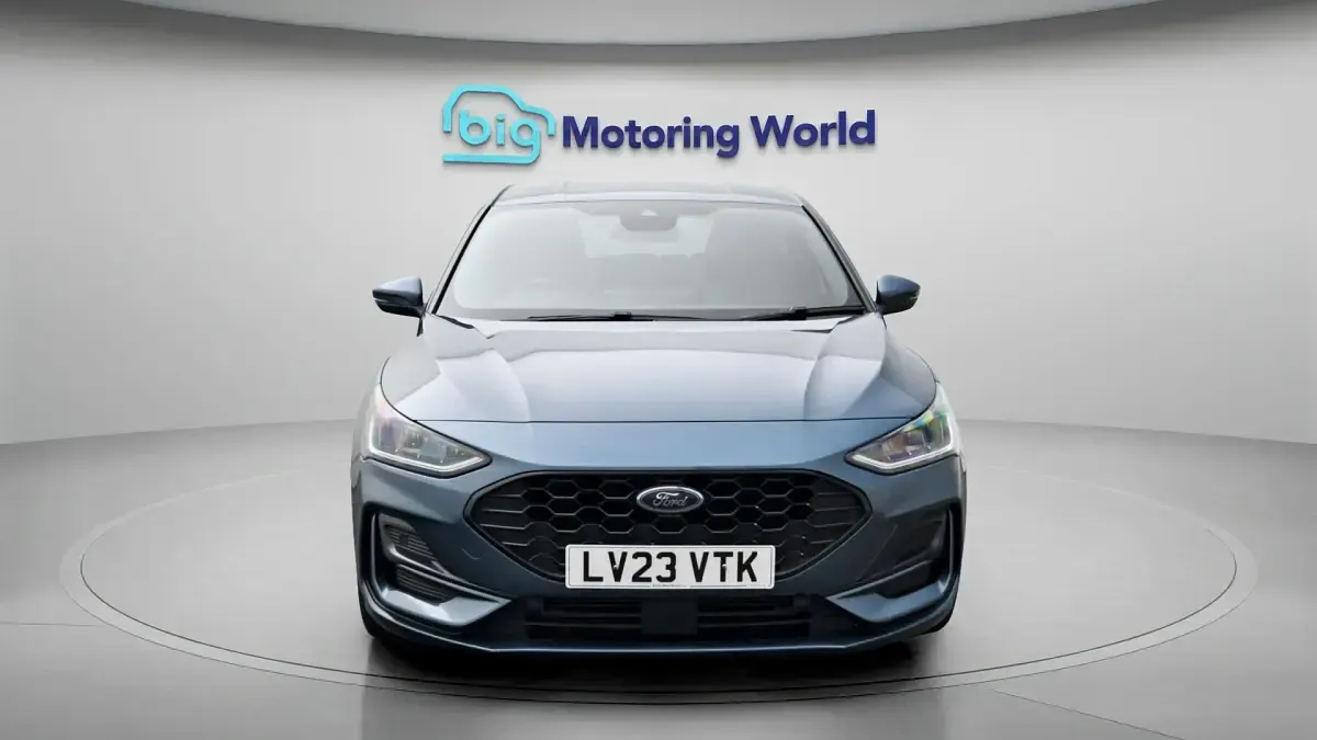Used Ford Focus ST-Line 125 HP (91 kW) 2023 Blue Hatchback