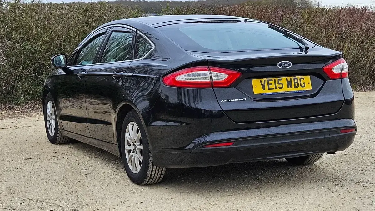 Usado Ford Mondeo Zetec 2015 Preto Citadino