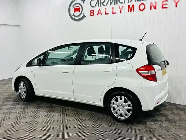 Used Honda Jazz SE 90 HP (66 kW) 2015 White Hatchback