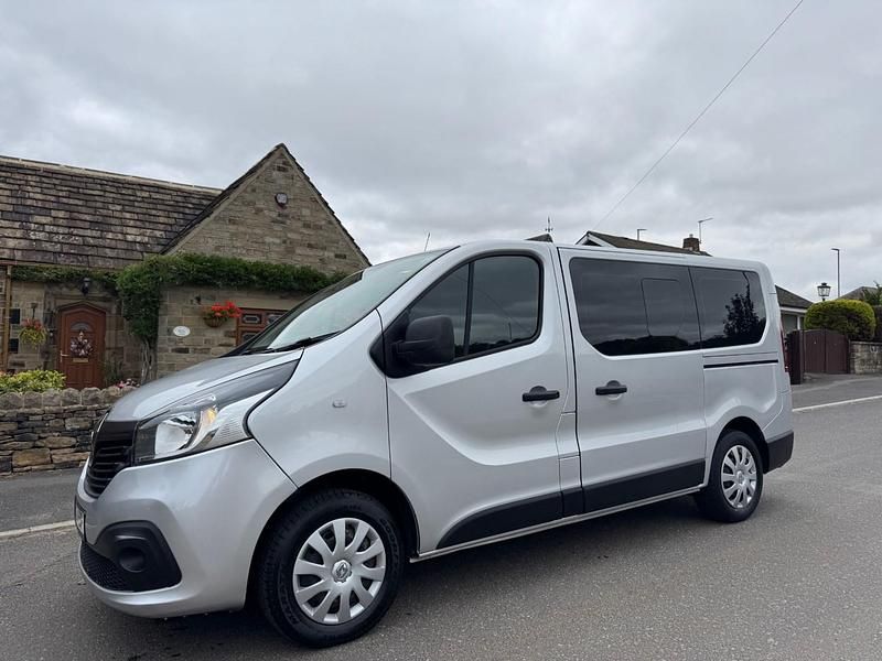 Silver Used 2018 Renault Trafic Business Van | £9,990 (Super price) - Image 1/4