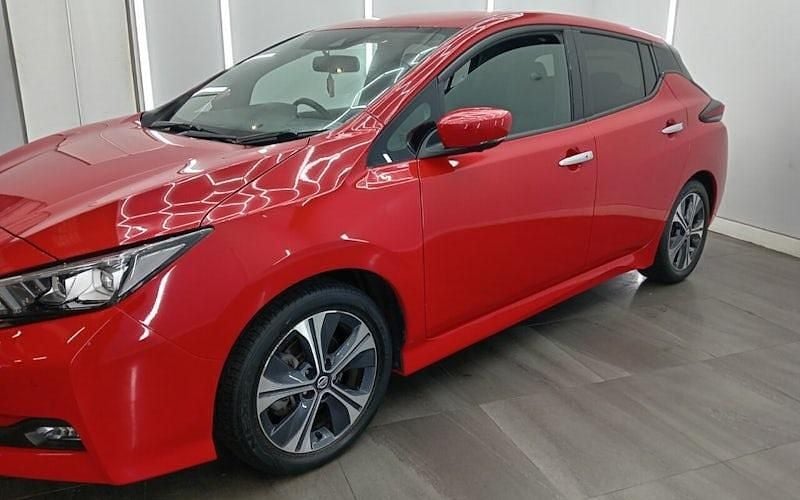 Used Nissan Leaf Tekna 110 kW (150 HP) 2022 Red Hatchback