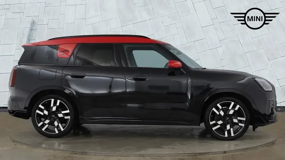 Używany Mini Countryman 215 KM (158 kW) 2024 Czarny SUV