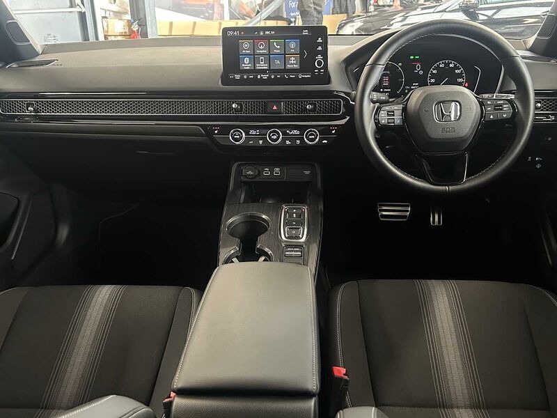 Used Honda Civic Advance 182 HP (133 kW) 2024 White Hatchback